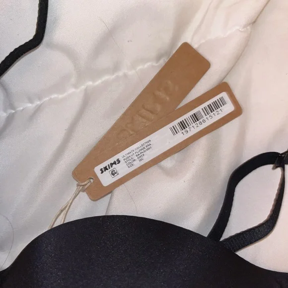 SKIMS nipple bra - Picture 2 of 3